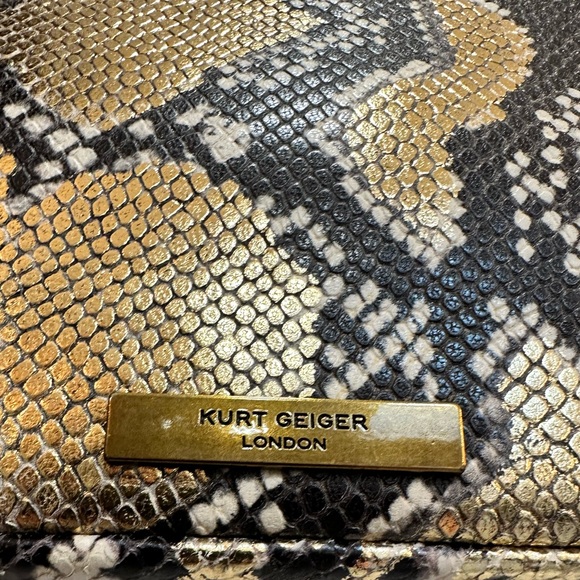 BNWOT Kurt Geiger London large Kensington handbag in gold snake print. - Picture 7 of 14